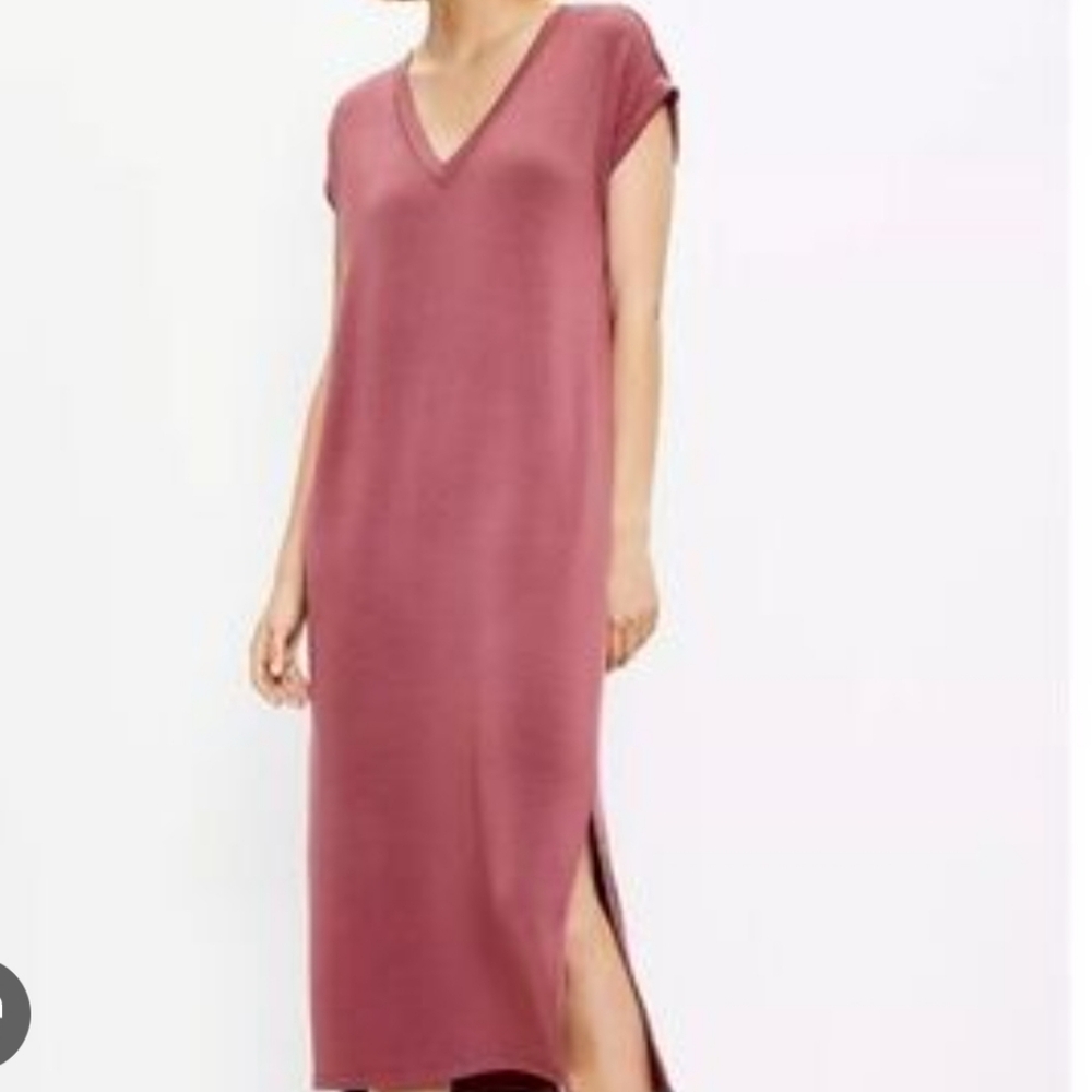 EUC! Lou & Grey V-Neck Maxi Dress